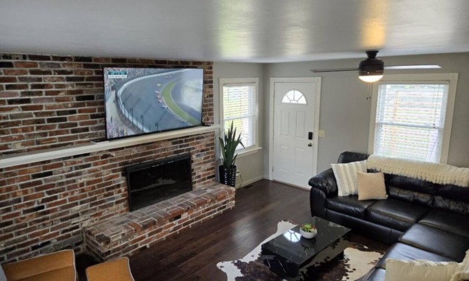 Speedway House | Speedway Large Home- 4 bed/2 bath walking distance to Motor Speedway.