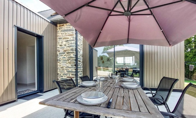 Rohan House | Spend a peaceful holiday in this stylishly renovated holiday home.