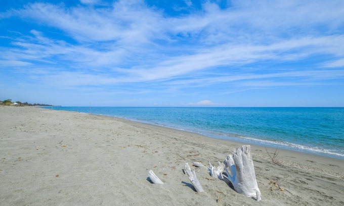 Canale-di-Verde House | Spend a relaxing in this beautiful vacation home with private pool and jacuzzi near the beach.