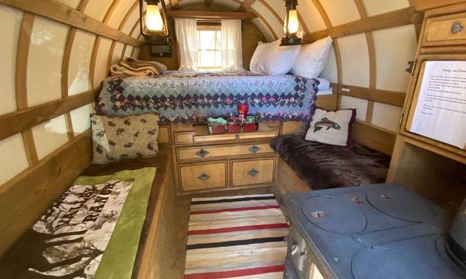 Grover Cabin | Spend a romantic night in a shepherds camp wagon