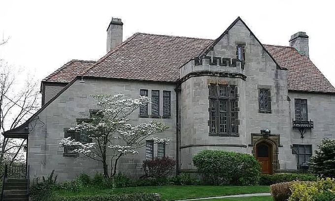 Toledo House | Spend an evening in a Castle and enjoy a meal fit for royalty.