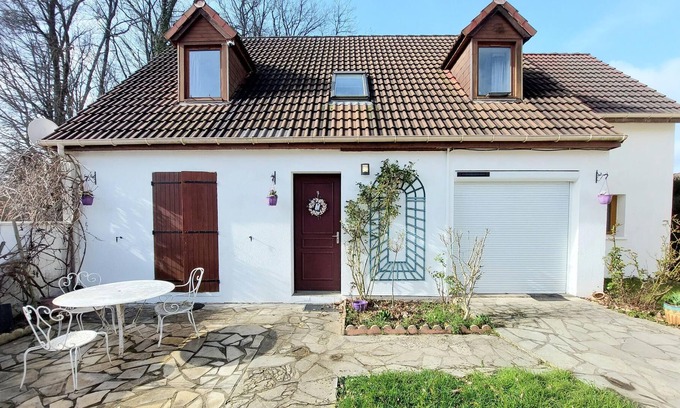 Cesson House | Spend an unforgettable vacation in this inviting cottage surrounded by beautiful nature.