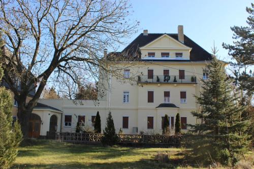 Oschatz House | Spending a splendid, all natural time at a Mansion