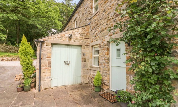 Fourstones Near Bentham Cottage | SPENS FARM COTTAGE, with a garden in Tatham