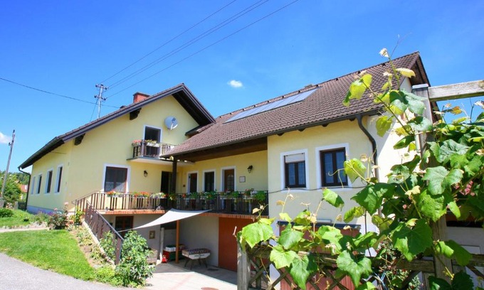 Neuhaus am Klausenbach House | Spezialitätenhof Familie Eichmann