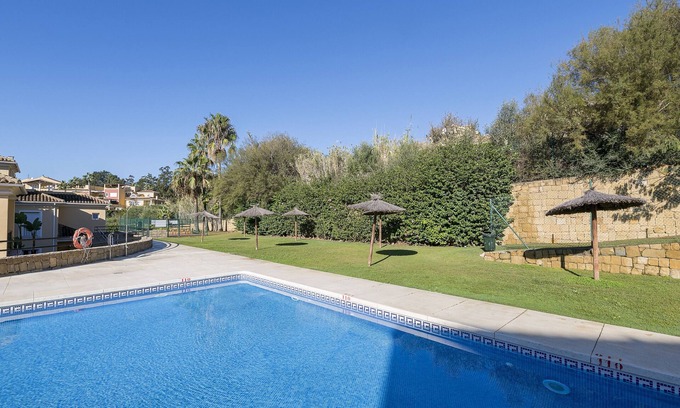 Guadiaro House | SPIKES - Large apartment in resort with shared pool close to the beach - Free Wifi