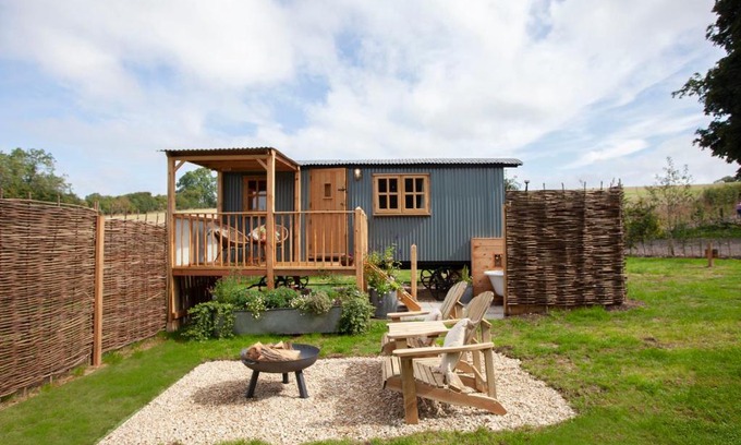 Dorchester House | Spindleberry Hut