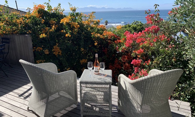Kalk Bay Apartment | Spindrift - Mint-new, drop dead sea view, large veranda, 1 bedroom 1 bathroom