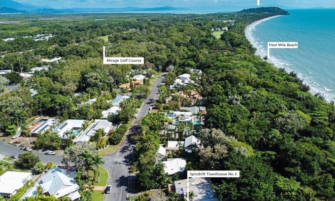 Port Douglas House | Spindrift Townhouse No.3 - 2 Bedroom Beachfront Townhouse