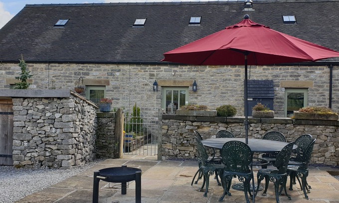 Monyash Cottage | SPINGLE BARN, pet friendly, luxury holiday cottage in Monyash