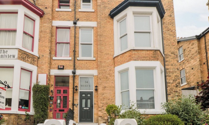 South Cliff House | SPINNAKER HOUSE, pet friendly, country holiday cottage in Scarborough