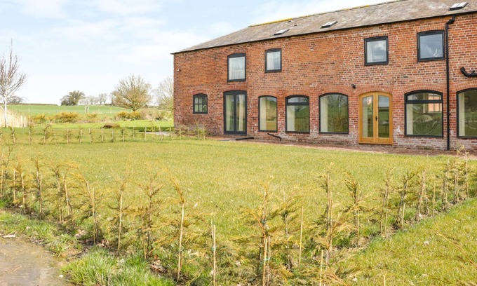 Loppington House | SPINNEY VIEW, family friendly, character holiday cottage in Cockshutt