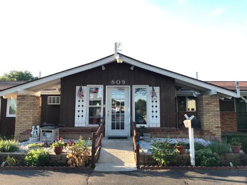 Baraboo Hotel | Spinning Wheel Motel