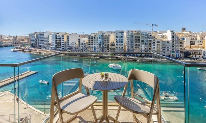 Ta' Giorni Apartment | Spinola Seafront Deluxe Suite