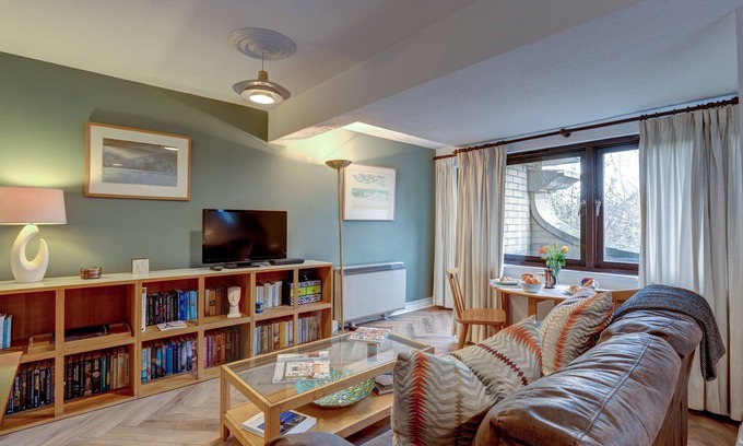 Oxford City Centre Apartment | Spires View | Oxford Holiday Let | 1 Bed & Sleeps 2