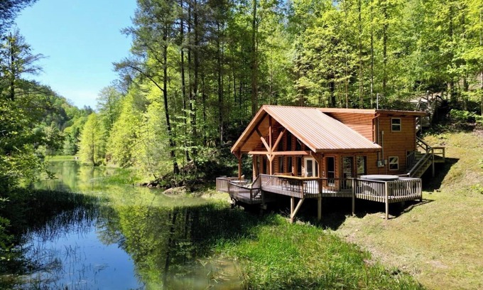 Rogers Cabin | Spirit Lake Manor | Lakeside | Private | Hot Tub