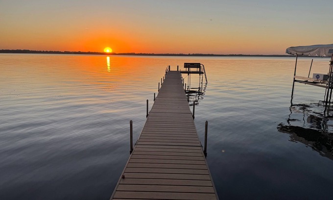 Spirit Lake Cottage | Spirit Lake Retreat - New 2-bedroom lakefront guest cottage in Orleans