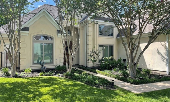 Country Club Estates House | Spirit of Aggieland⭐️Voted#1 Game Day House🏈Huge Yard-GameRoom-<1Mile to Campus