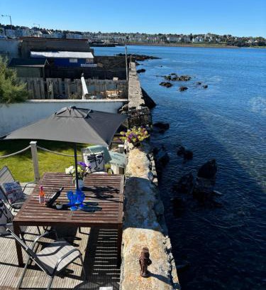Bangor House | Splash Cottage beach house with Sea lapping Garden