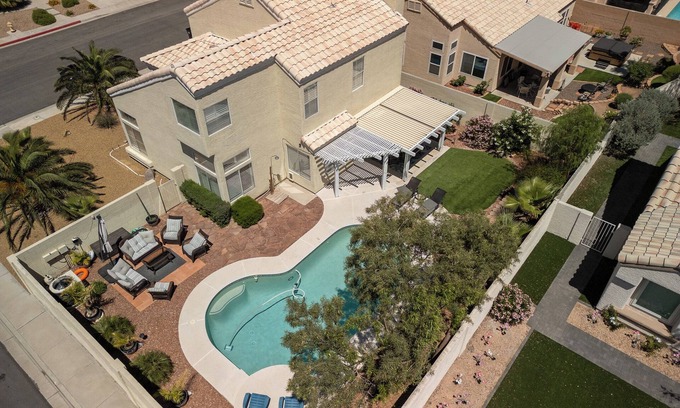 Green Valley House | SPLASH into FUN! Private yard Htd POOL, BBQ, PETs OK, 10 Min to Strip