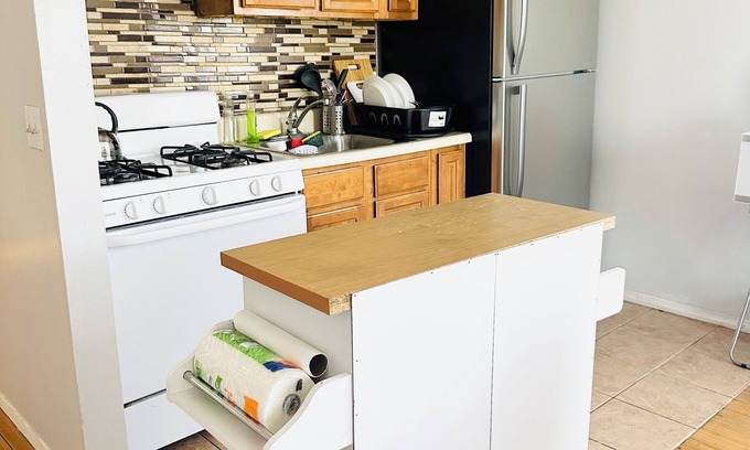 Canarsie Apartment | Splendid 3 bedrooms apt in Brooklyn close to public transportation