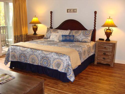 St. Augustine House | Splendid Condo with balcony view of pool 5220