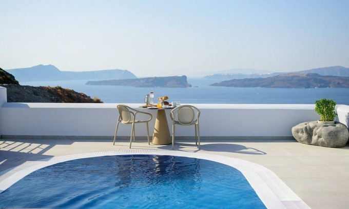 Akrotiri Villa | Splendid Santorini Villa | Villa Vista | 3 Bedrooms | Private pool & Spa Bath.