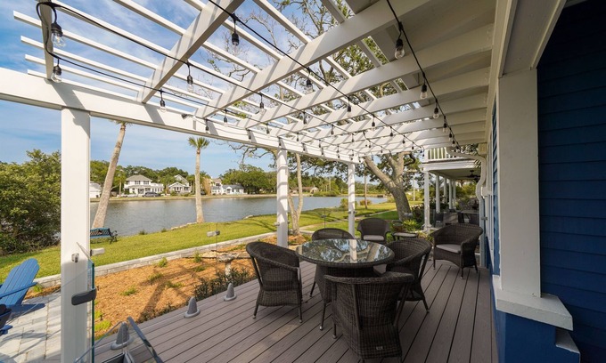 Lincolnville Cottage | Splendor on the Lake, 1928 Cottage-Walk Everywhere