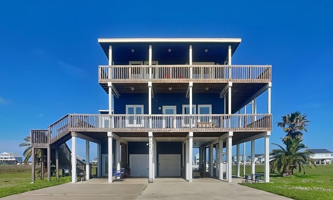 Indian Beach House | Splish Splash Oasis | Walk to Beach + Private Pool!