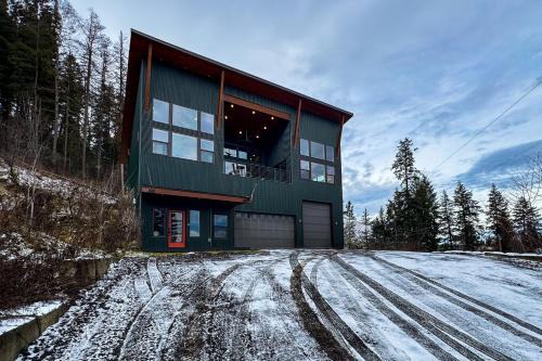 Coeur d'Alene House | Spokane River Retreat