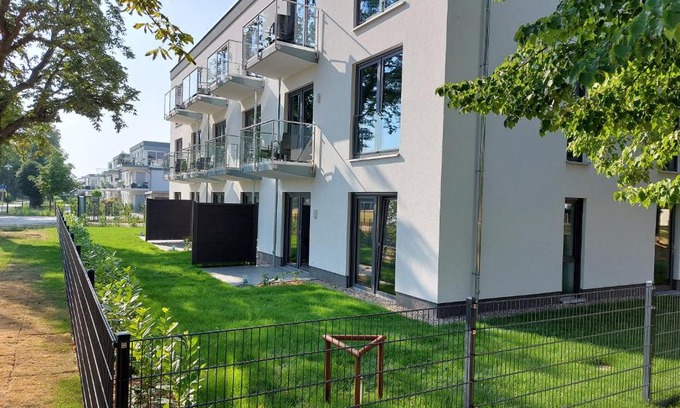 Neuruppin Apartment | Sporthotel Neuruppin - Apartmenthaus mit Ferienwohnungen