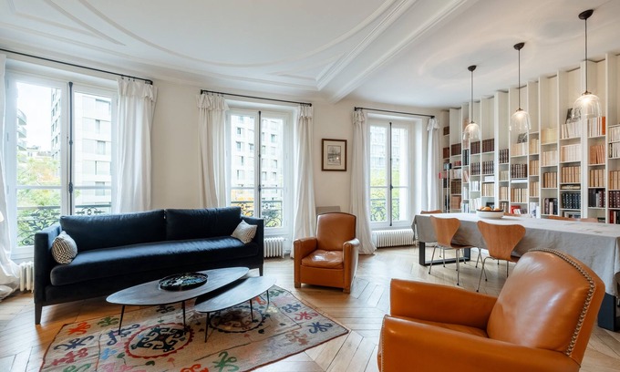 Villa Montmorency Apartment | Sporting Glory, by Veeve