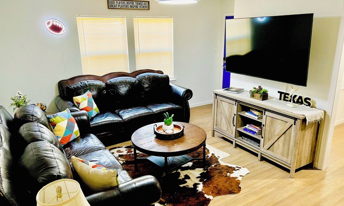South Arlington House | Sports Themed 3-Bedroom Home in Arlington near AT & T Stadium & Other Sports