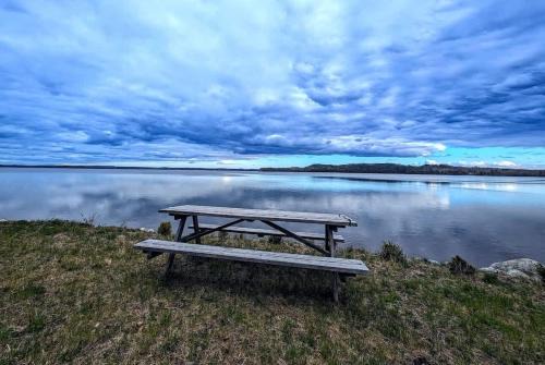 Ellsworth House | Sportsmans Waterfront Log Cabin