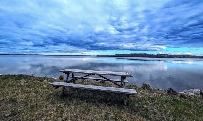 Ellsworth House | Sportsmans Waterfront Log Cabin