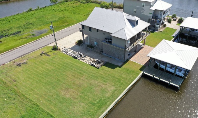 Port Sulphur Cabin | Sportsmens Heaven, 30 Min. from New Orleans, LA