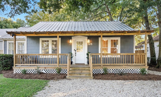 Foley House | Sportsplex.PetFriendly.OWA.GasGrill.Foosball.FullyFencedYard