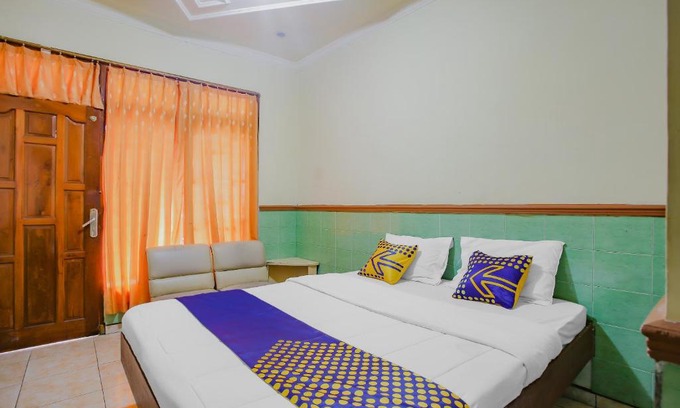 Ambarawa Hotel | SPOT ON 90092 Dewi Safitri Hotel