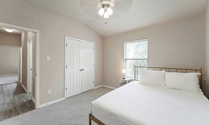 Manor House | Spotless & Spacious: Bright Austin Retreat 3B/2BA