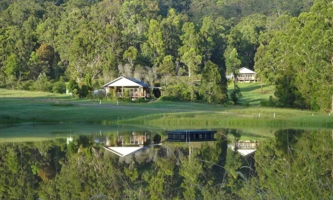 Sherwood House | Spotted Gum Cottage - Bush and Beach Experience