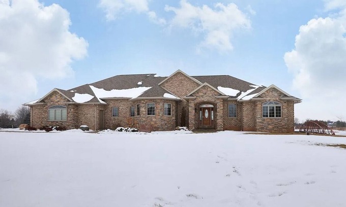 Forest Junction House | Sprawling 3-bedroom estate, with private fishing pond. 25 minutes from Lambeau!