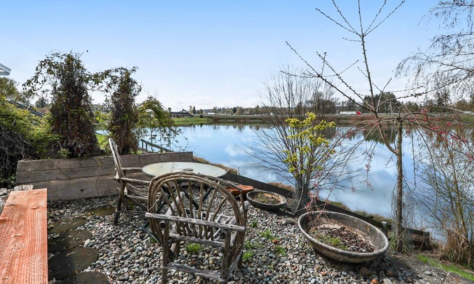 Centralia House | Sprawling and colorful lakefront home with patio