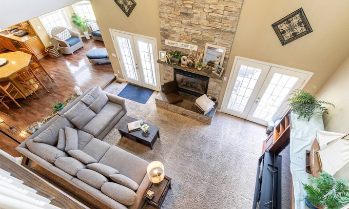 Severna Park House | Sprawling Luxury Home on a Private Cul De Sac with Gaming Sports Bar, Big Yard Mins to Annapolis