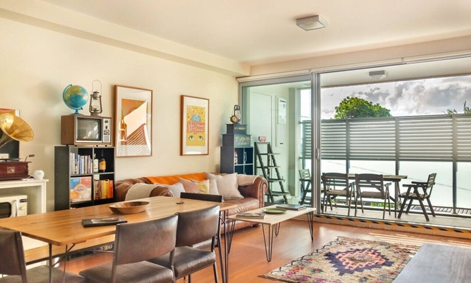 Newtown Apartment | Sprawling Modern City Pad by Sydney Dreams