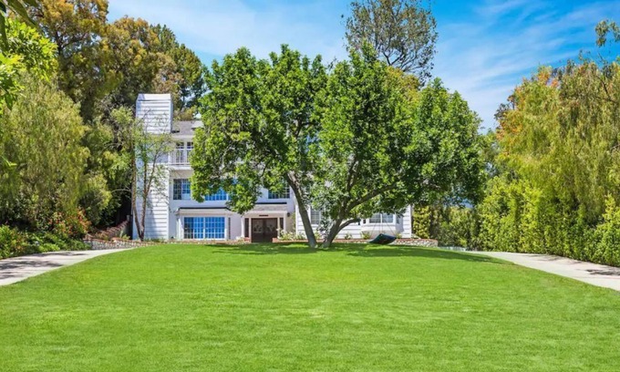 Agoura Hills House | Sprawling Old Agoura Estate w/ Heated Pool & HotTub
