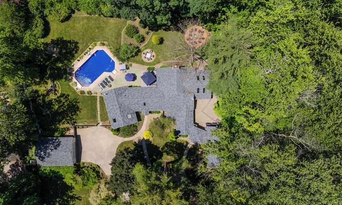 Union Pier House | Sprawling ranch w private pool, sleeps 16, all 5 Star ratings!