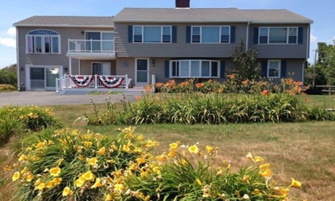Biddeford Pool House | Sprawling sea views and oceanside relaxation 200 feet from the beach