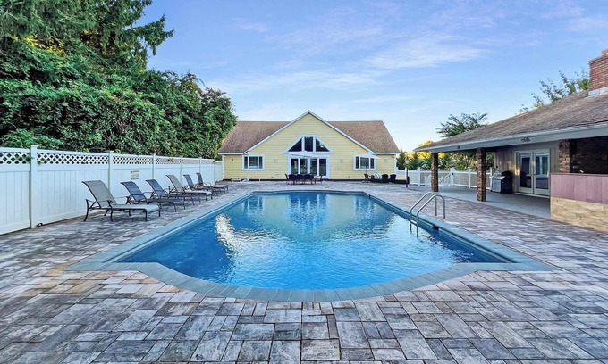 Shinnecock Hills House | Sprawling Southampton Home Private Pool