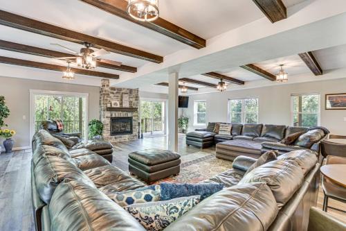 Lake Delton Villa | Sprawling Wisconsin Dells Home with Deck and Fire Pit
