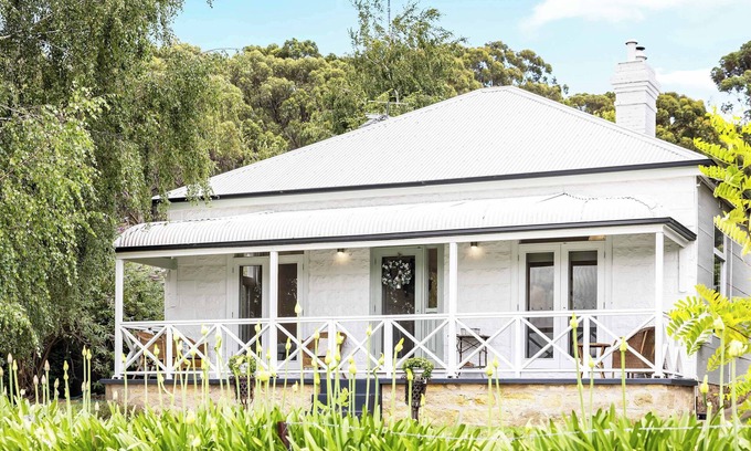 Piccadilly House | SPRIGG COTTAGE Adelaide Hills Luxury Retreat